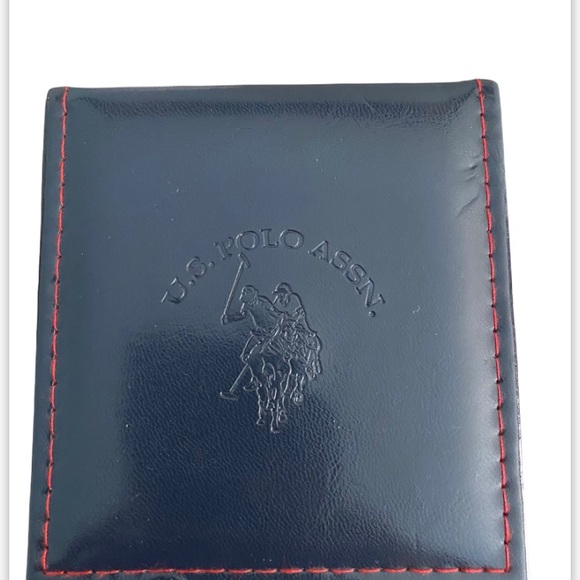 His and Hers Matching Watches - Picture 3 of 3